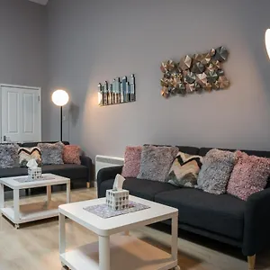 https://auburn-willow-luxury-apartment-cheltenham.cardiffhotelswales.com