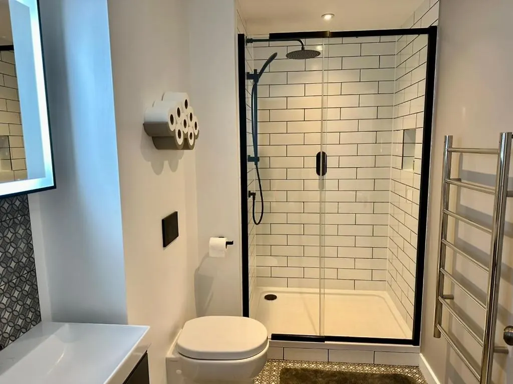 The Retreat, Luxury Studio Apartment In Bath With Parking