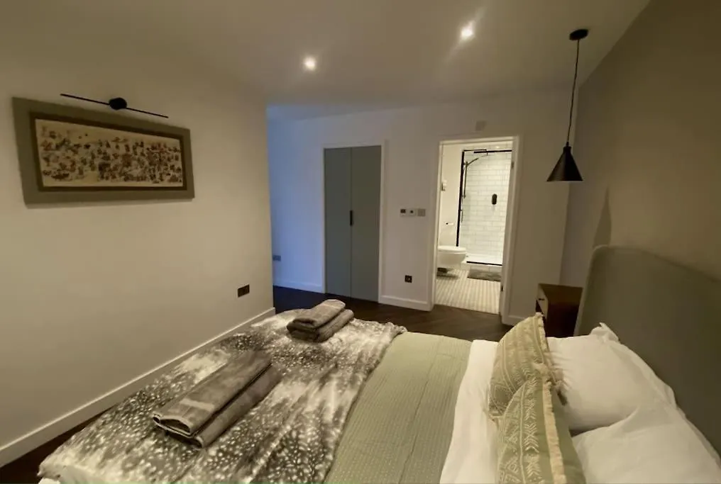 The Retreat, Luxury Studio Apartment In Bath With Parking Homestay