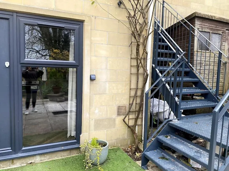 The Retreat, Luxury Studio Apartment In Bath With Parking